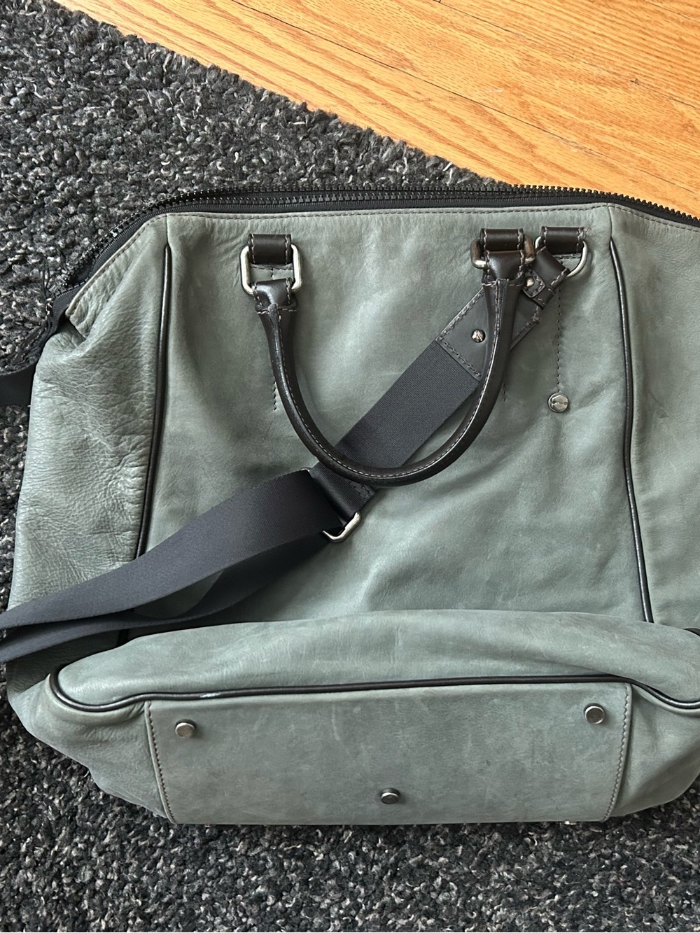 FURLA men’s bag. Bought used.  GUC except one leather tag on the zipper : see pi